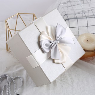 Hộp đựng quà hình vuông cỡ lớn xinh xắn