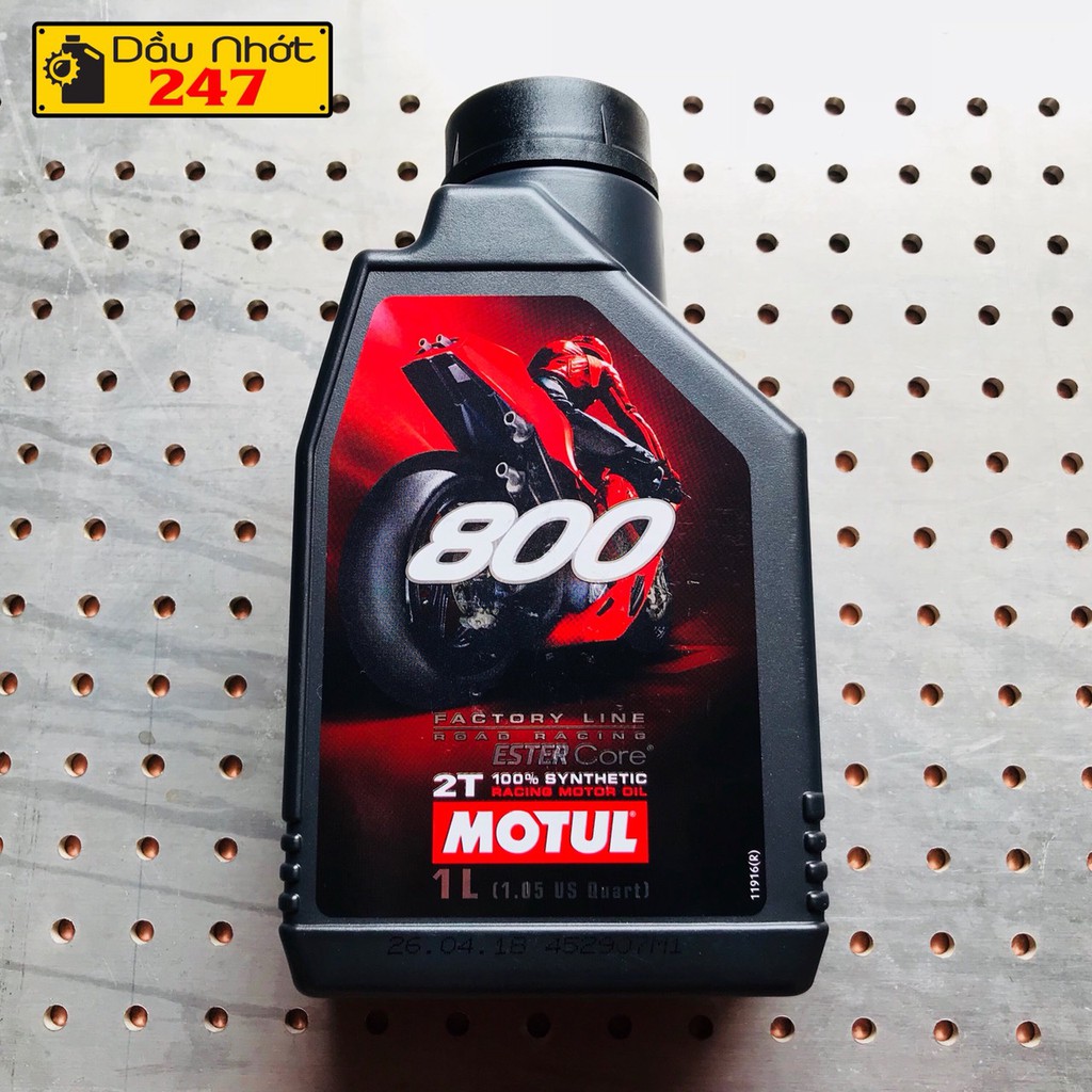 Dầu nhớt xe 2 thì Motul 800 2T Factory Line Road Racing 1L