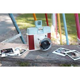 Máy chụp ảnh lấy ngay  Diana Instant Square