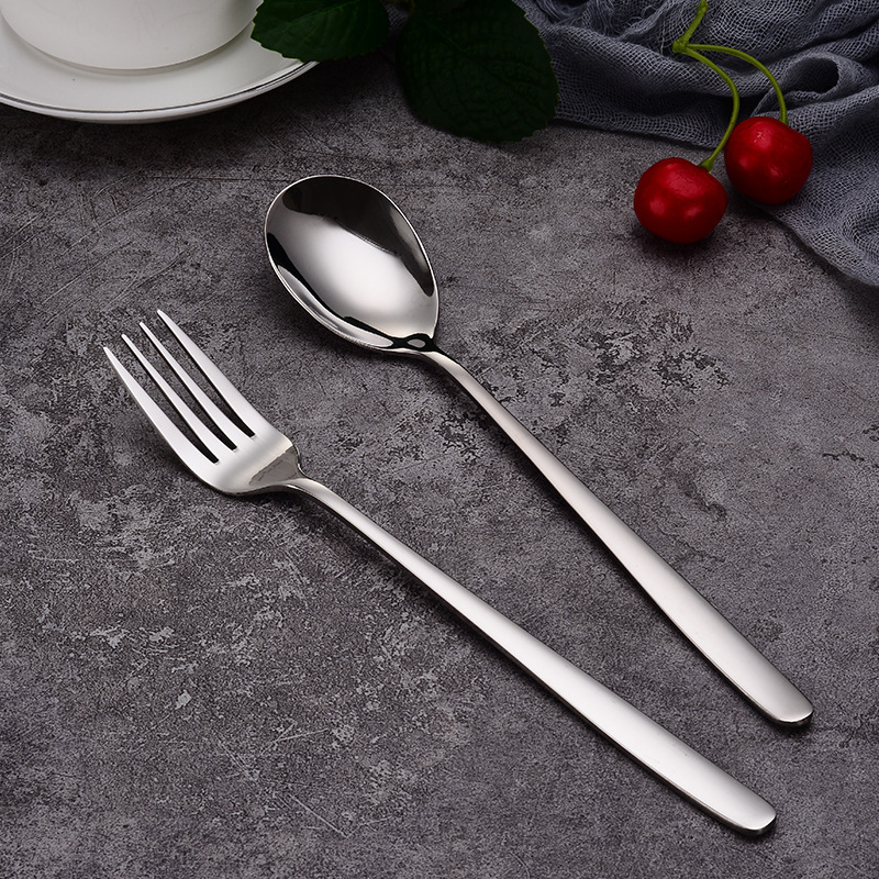 Muỗng hoặc nĩa thép không gỉ với tay cầm dài tiện lợi tùy chọn