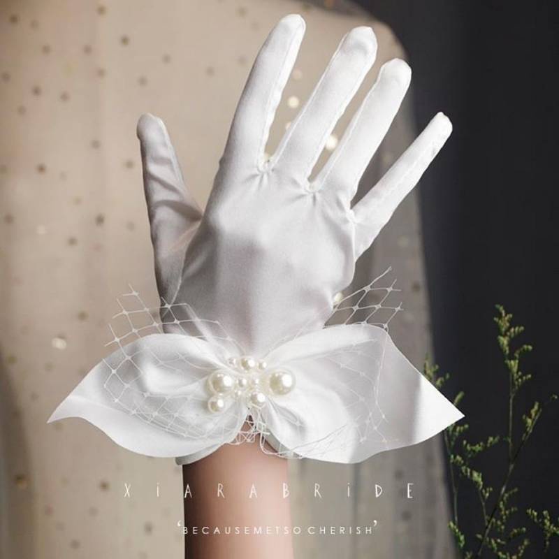 Găng tay satin dài màu trắng ấm áp bảo vệ toàn diện dành cho cô dâu