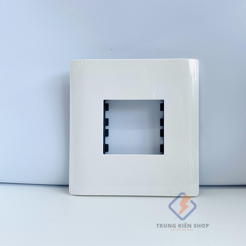 [HÀNG CHÍNH HÃNG] Mặt nạ vuông 2 -3 thiết bị âm tường đế vuông Thiết Bị DoBo Korea - Mặt Công Tắc, Mặt Ổ Cắm hình vuông