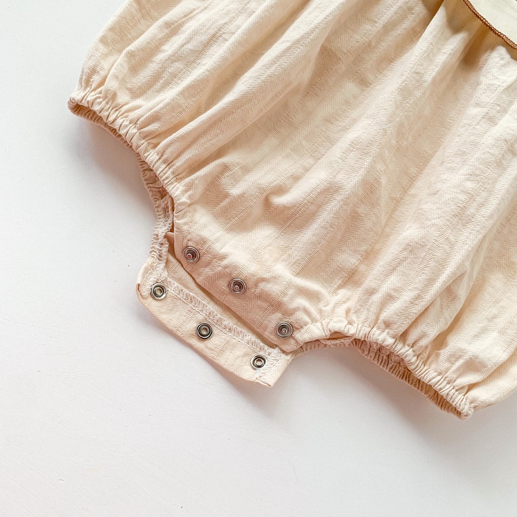 Áo liền quần cổ vuông thêu hoa cho bé gái sơ sinh