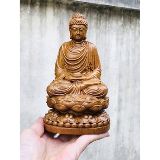 Tượng Phật để xe gỗ bách xanh