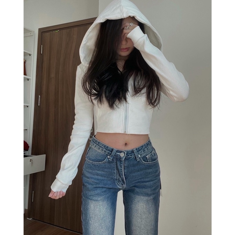 Quần jeans lưng thấp - Áo khoác trắng gân dày co giãn