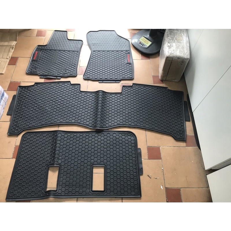 Thảm trải sàn , lót sàn cao su theo xe Toyota Innova 2016-2021 3 hàng ghế