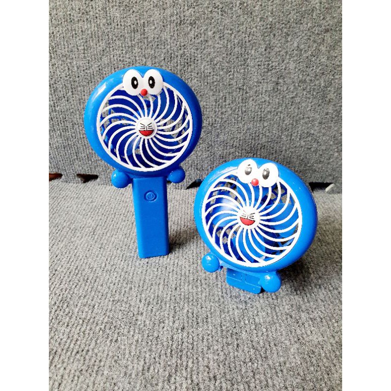 Quạt mini cầm tay Doremon chạy pin