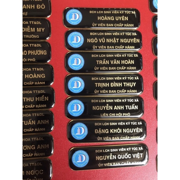 Bảng tên nhân viên