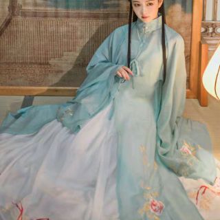Trang phục cổ trang thêu (Minh phục)