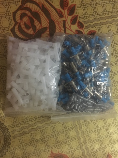 100 van uống nước tự động cho thỏ 2 lò xo.