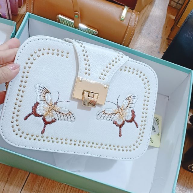 Túi trắng thêu