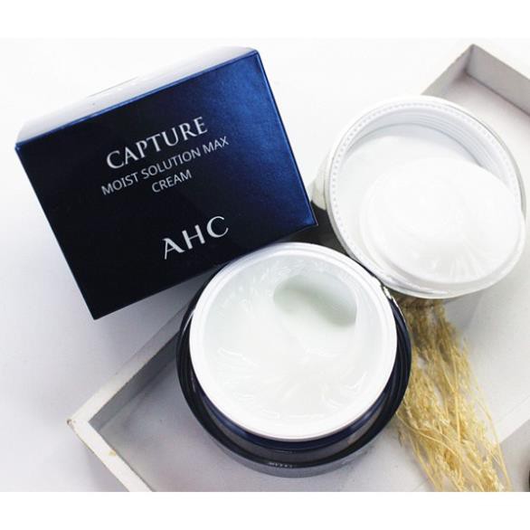 Kem dưỡng trắng da dưỡng ẩm chống lão hóa da AHC Capture Solution Max Cream Hàn Quốc 50ml giúp làm mờ vết thâm sạm