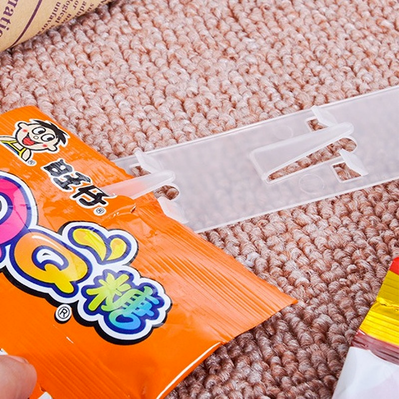 Dải trưng bày bánh snack bằng nhựa PVC trong suốt có móc treo tiện dụng cho cửa hàng tạp hóa siêu thị