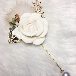 Cài áo HandMade lông hoa hồng trắng