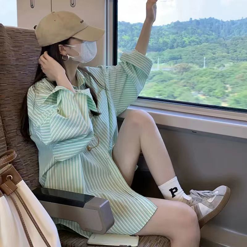 Áo Sơ Mi Dáng Rộng Họa Tiết Kẻ Sọc Màu Xanh Lá Thời Trang Mùa Hè Hàng Mới Dành Cho Bạn Nữ