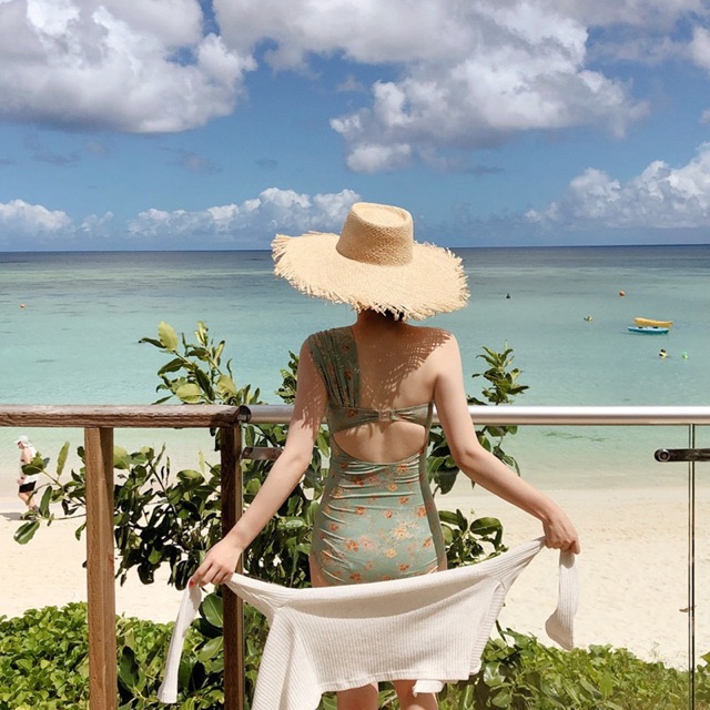 (Có sẵn + ảnh thật) bikini/ đồ bơi liền thân hoạ tiết lá xanh và hồng | BigBuy360 - bigbuy360.vn