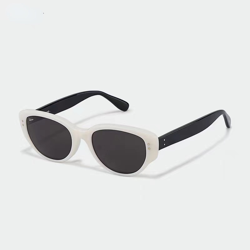 (KIQI-FASHION) COD Kính Mát Mắt Mèo Gọng Nhỏ Chống Tia UV Thời Trang Mùa Hè Phong Cách Phương Tây Cổ Điển Dành Cho Nam Và Nữ