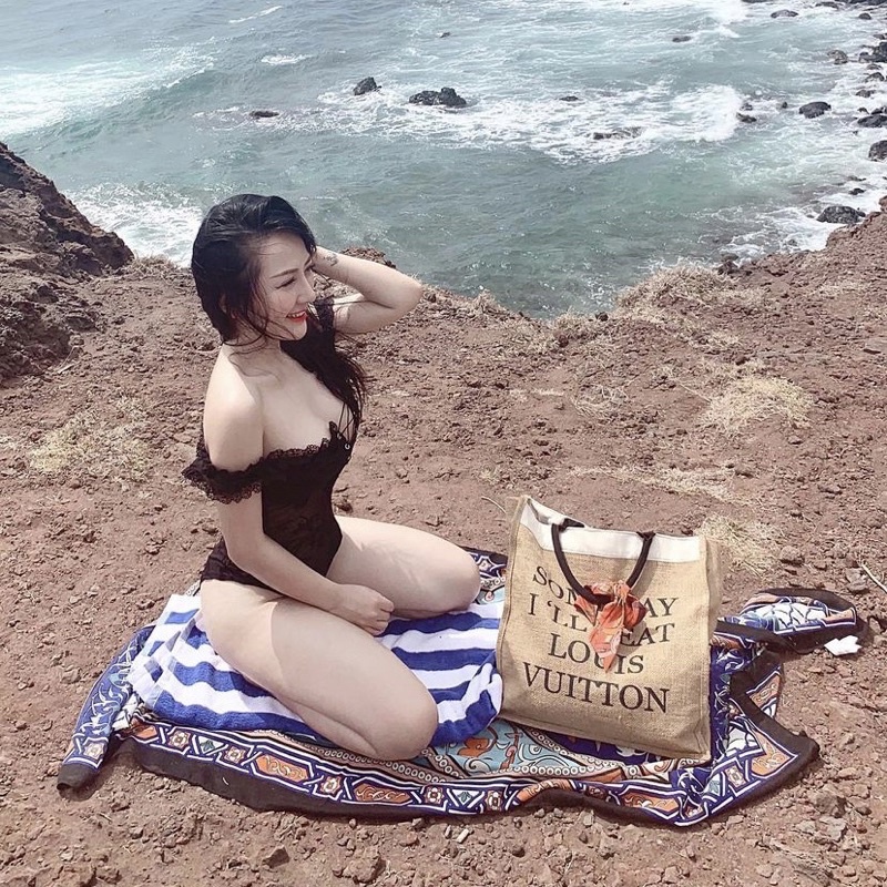 Túi Cói Đi Biển LV Dày Dặn Bản To Đựng Được Nhiều Đồ, Mix Váy Và Bikini Lên Ảnh Cực Chất