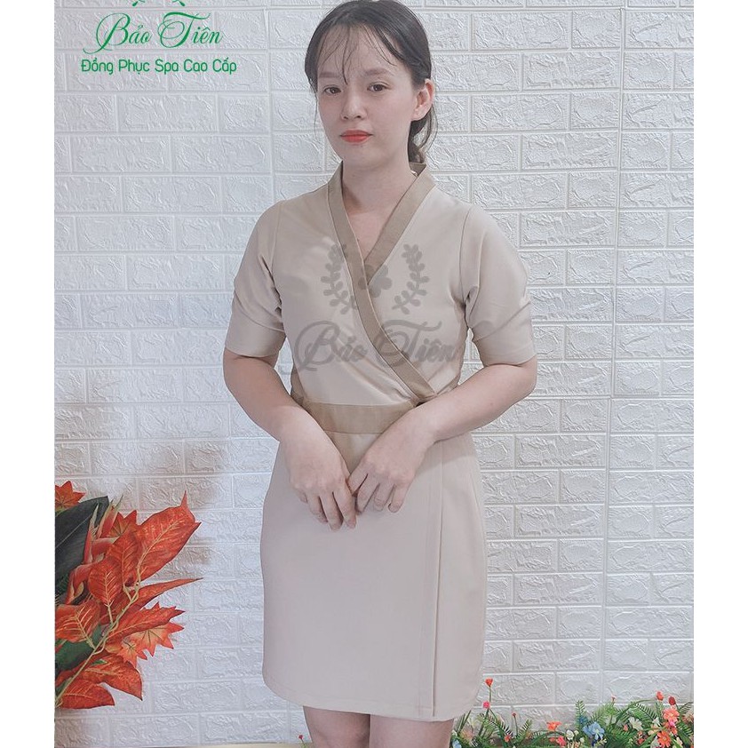 Đầm Spa Cao Cấp Màu Nâu Phối Viền Tôn Dáng Phù Hợp Trong Thẩm Mỹ