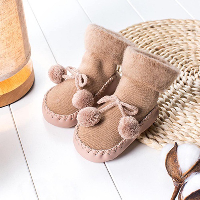  Đôi giày vớ giữ ấm chống trượt xinh xắn dễ thương cho bé