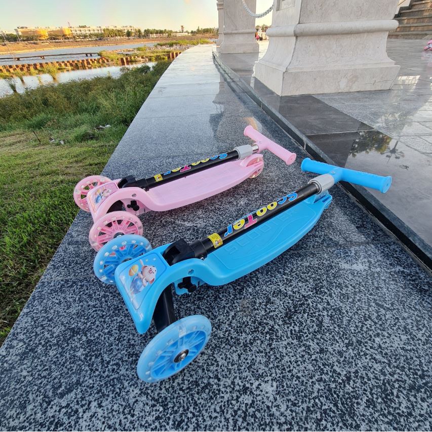 Xe scooter cho bé, bánh phát sáng thời trang, dễ dàng gấp gọn