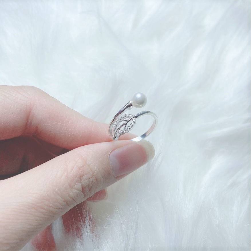 Nhẫn bạc nữ kiểu hở hình chiếc lá đính hạt trai, Nhẫn bạc ta free size - Trang sức bạc Evasilver