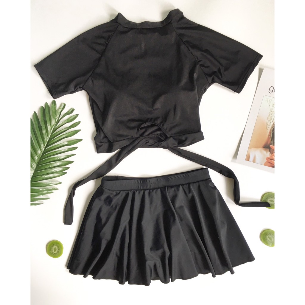 Bikini tay lửng váy xòe kín đáo