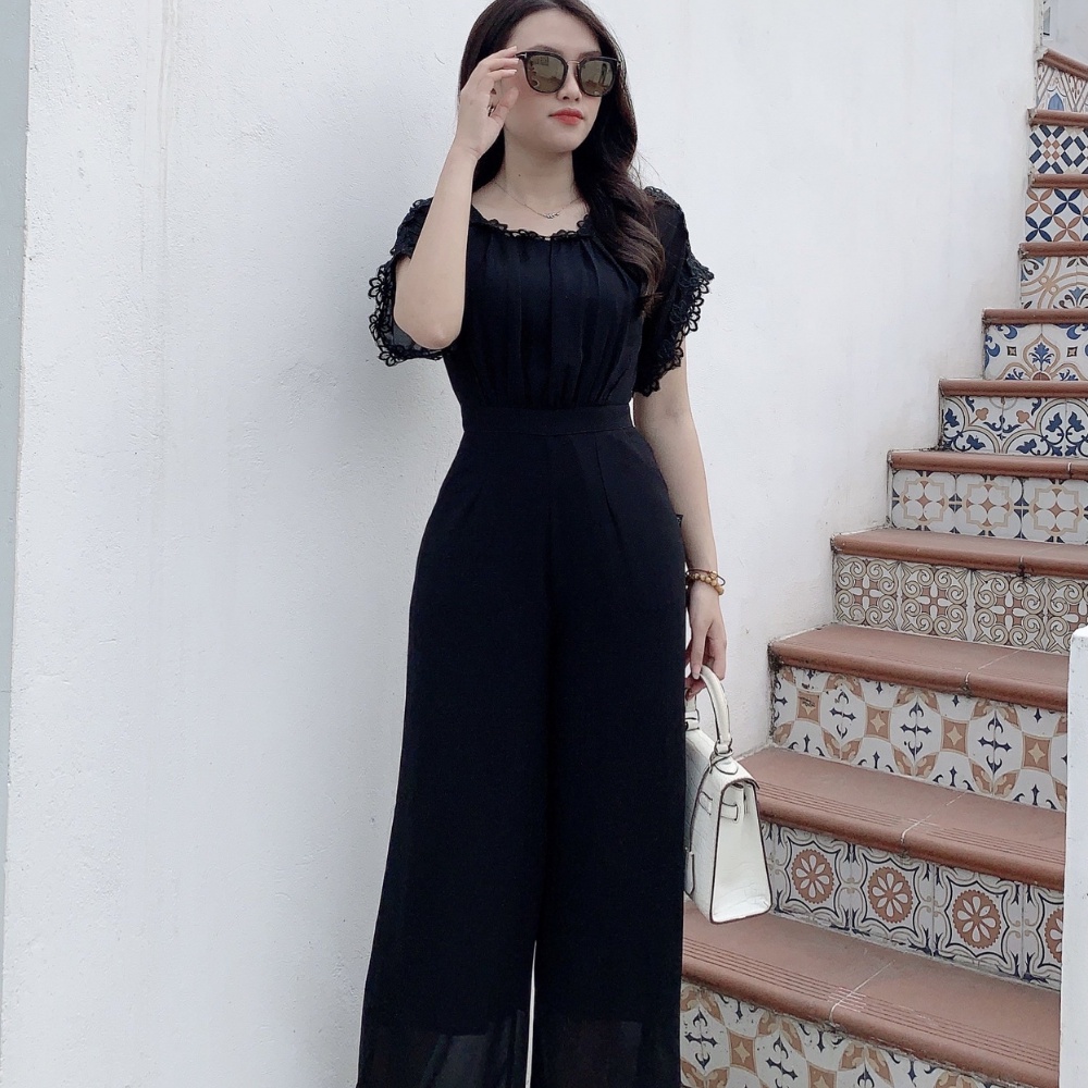 Bộ Jumpsuit Kann Model  liền cổ tròn, tay ngắn ren màu đen đi chơi đi làm xinh hết nấc chất liệu dobby HJ01