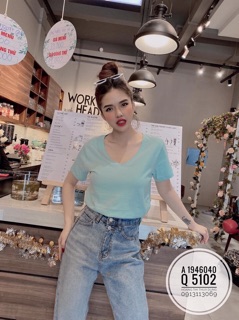 Áo phông cổ tim GAP