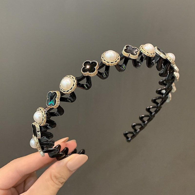 Cài tóc rửa mặt thiết kế gợn sóng đính ngọc trai