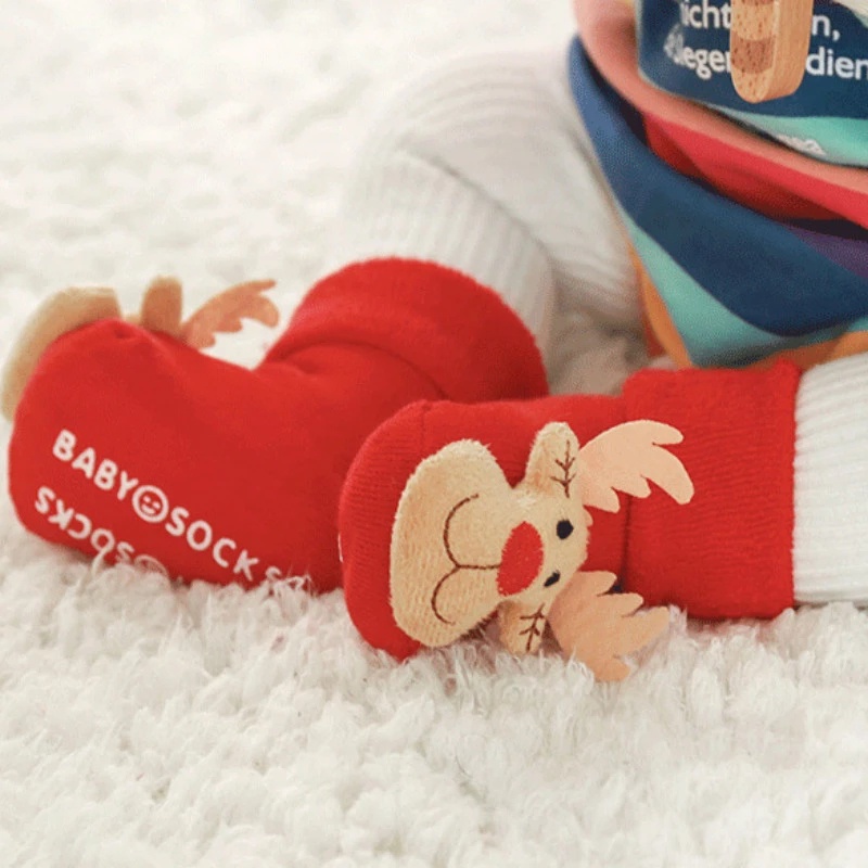 Đôi vớ cotton mềm mại thoáng khí chống trượt họa tiết giáng sinh dễ thương cho bé