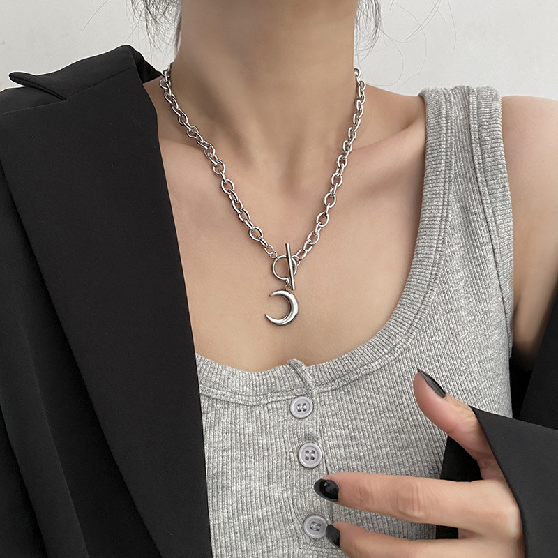 Dây chuyền Ahellogirl kim loại mặt hình mặt trăng thời trang cá tính cho nữ