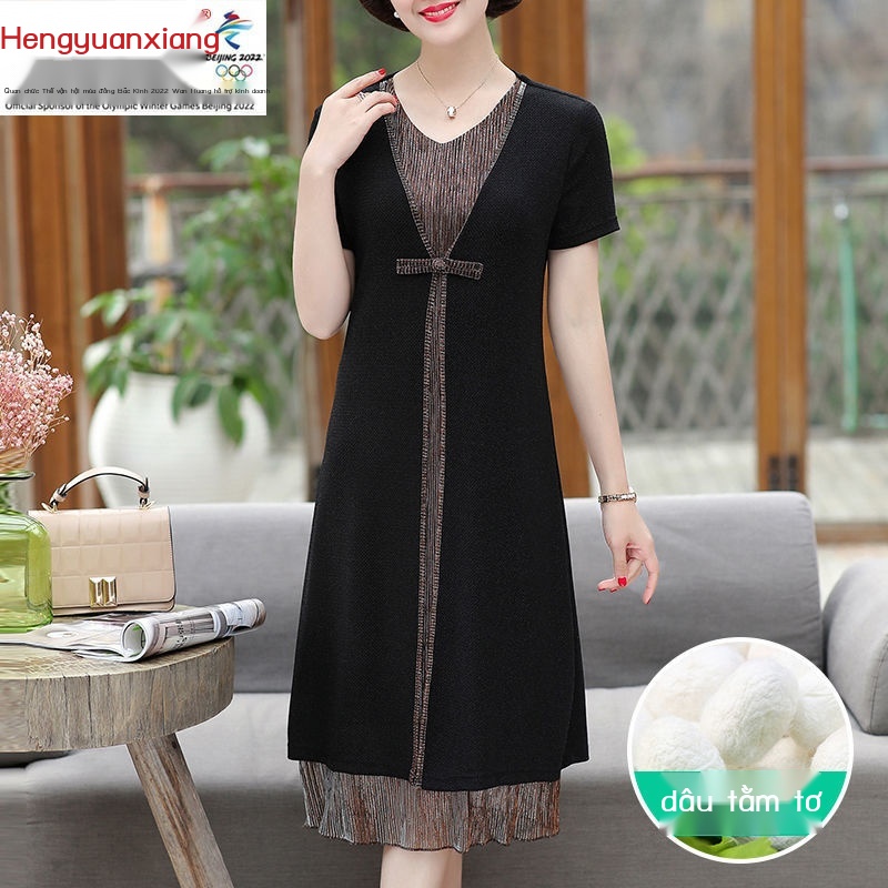 váy lụa ngắn tay của phụ nữ trung niên và cao tuổi