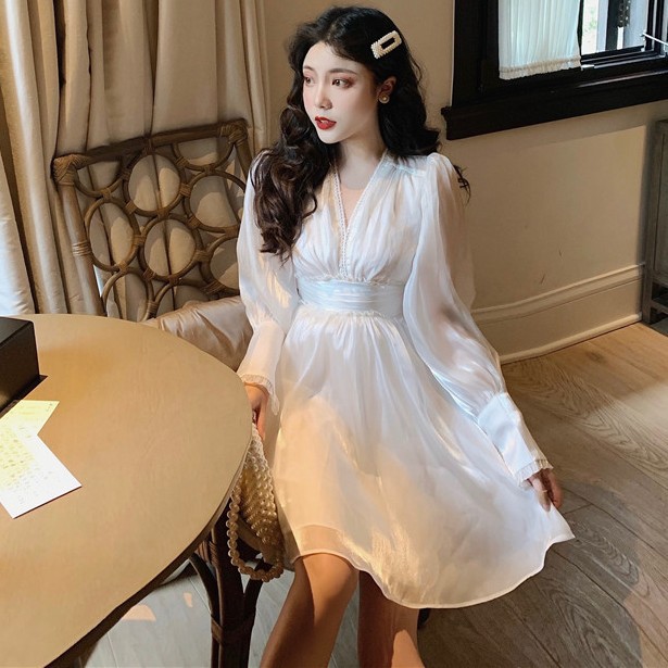 Đầm trắng mini dáng xòe tay dài Emilyshop