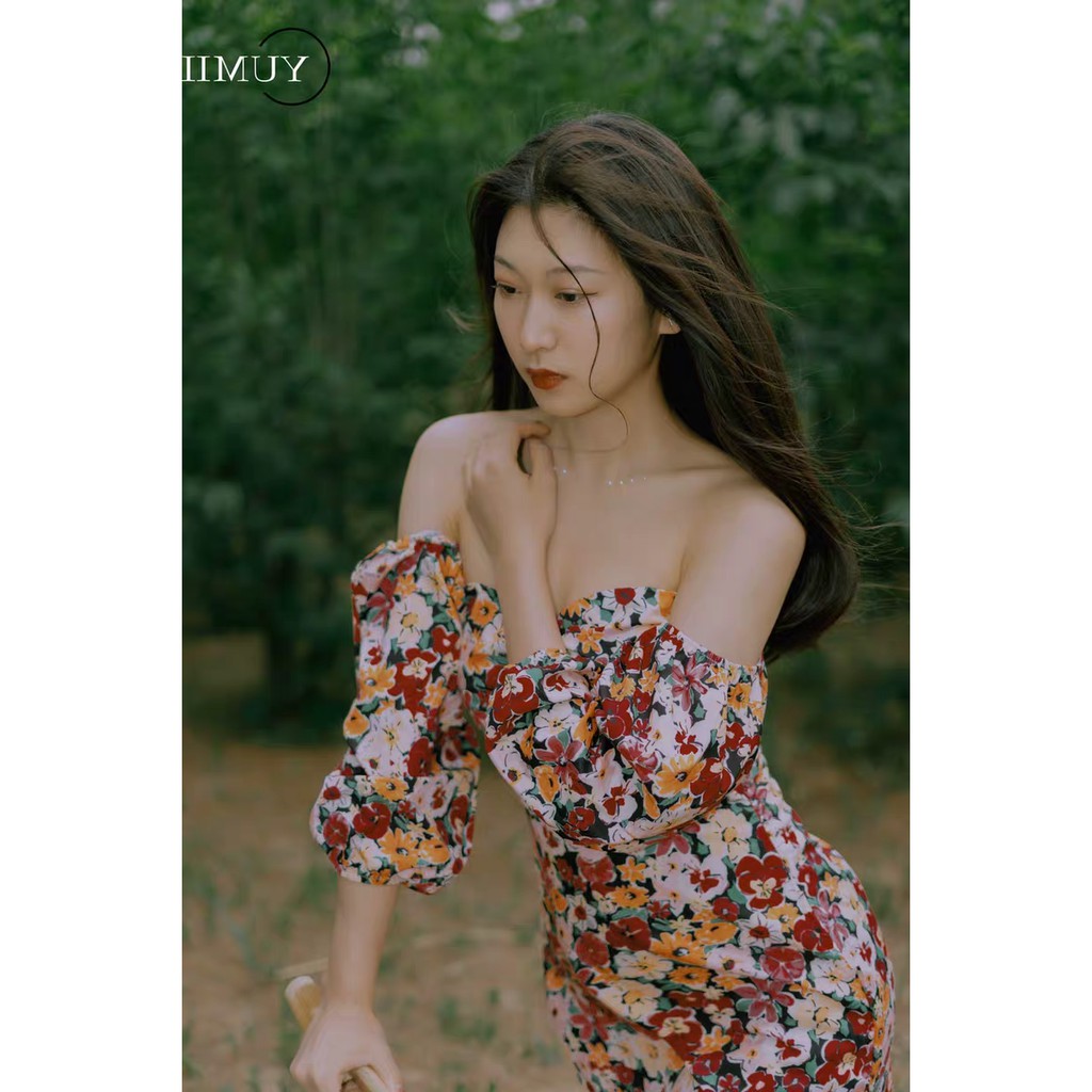 Váy thiết kế tay trễ hoa