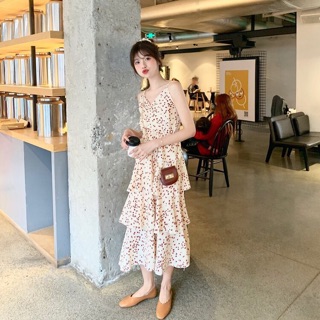 Đầm hai dây xếp tầng