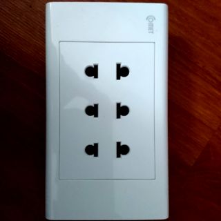 Mặt 2 ổ cắm đôi 6 lỗ đa năng