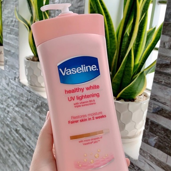 Sữa dưỡng thể trắng da toàn thân Vaseline bản Mỹ 725ml