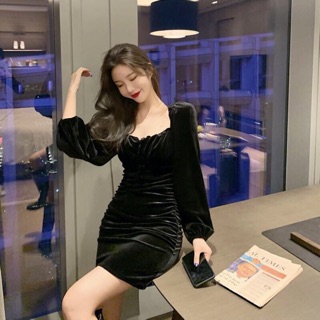váy nhung tay phồng dài nhún cổ