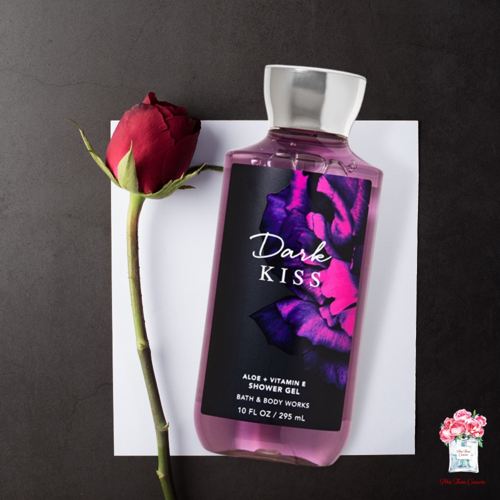 Gel Tắm Bath & Body Works Dark Kiss Hương Thơm Hoa Cỏ Cùng Trái Cây Nồng Nàn Tươi Mát 295ml