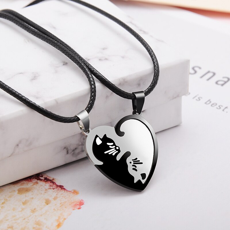 Set 2 Vòng cổ Tình Bạn 8 Kiểu Mặt Tròn Khắc Hình Trái Tim Âm Dương