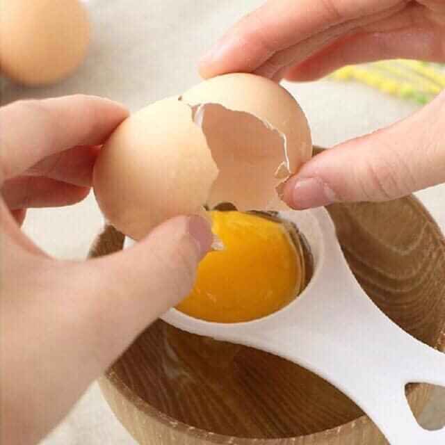 Dụng cụ tách lòng đỏ trứng gà