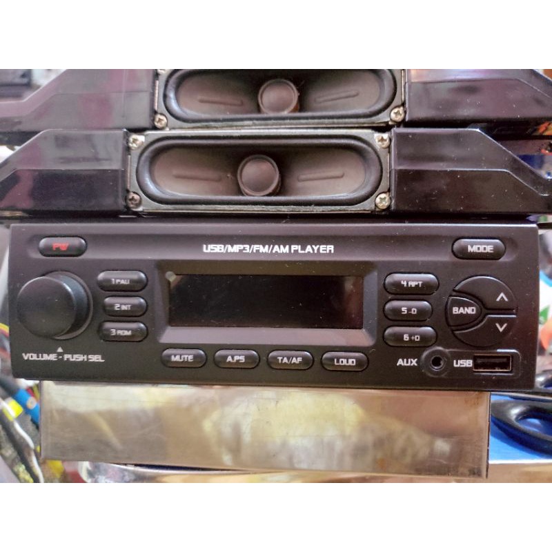 Đầu MP3 radio aux usb tháo xe tải . loại 1 din . giành lắp chung cho tất cả các xe.