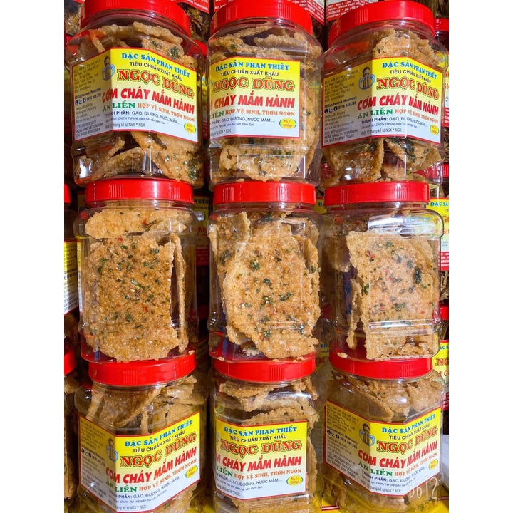 Cơm Cháy Mắm Hành ( ăn liền ) là món ăn ngon của Shop Đặc Sản Phan Thiết NGỌC DŨNG; Hộp 250 gram. HSD 6 tháng