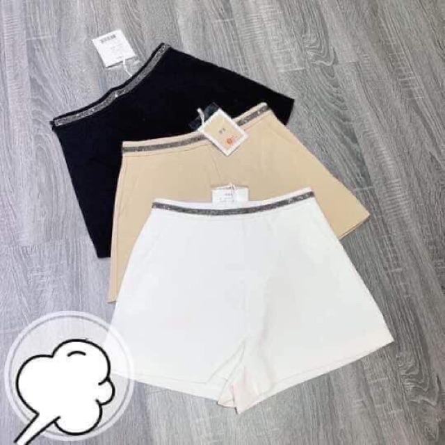 Quần short vải cạp cao viền kim sa