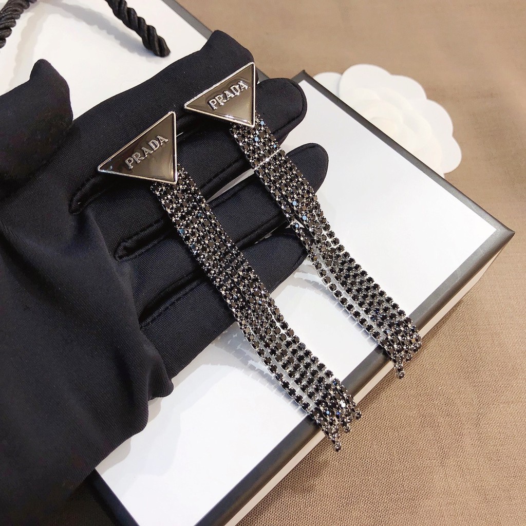 Khuyên tai Prada hình tam giác thời trang cho nữ