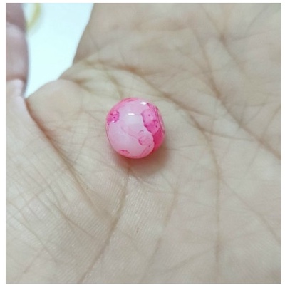 1 viên đá nhân tạo màu hồng có vân đỏ size 10mm