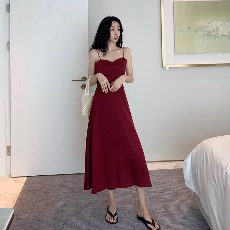 Đầm hai dây đeo chéo lưng phong cách Hong Kong thời trang xuân hè 2021