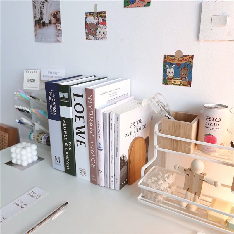 Giá sách bằng gỗ thiết kế sáng tạo