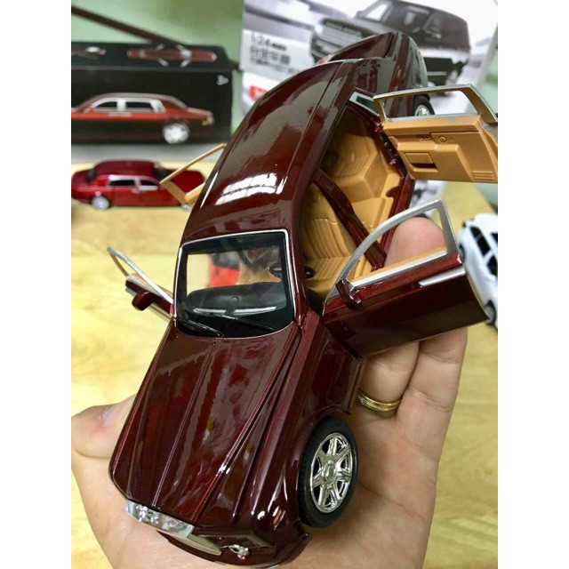 Xe mô hình tĩnh Rolls Royce Phantom tỉ lệ 1:24 XLG khung thép, sơn tĩnh điện màu Đỏ mận/ Đen